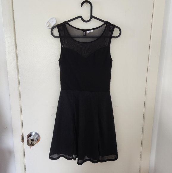 Simple Black Dress - Picture 1 of 2